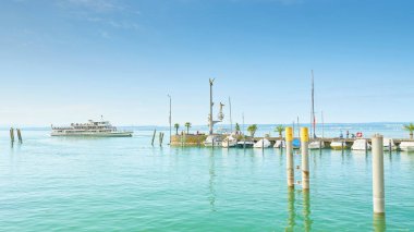 Meersburg, Almanya 29 Temmuz 2024: Liner Baden Almanya 'da Bodensee, Constance Gölü' ndeki Meersburg limanına giriyor                               