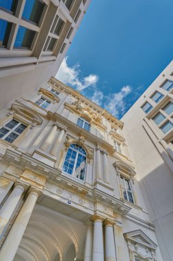 Humboldt Forum cephesinin ayrıntıları Berlin 'deki eski şehir sarayını örnek alıyordu.                               