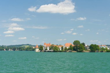  Constance Gölü, Bodensee 'deki Lindau kasabasının manzarası.                              