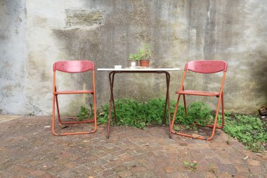  Sigara içmek için köhne bir yer, Meersburg 'da turizmden uzak, Almanya, Constance Gölü' nde.                              