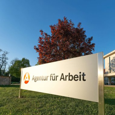 Magdeburg, Almanya 26 Nisan 2025: Almanya 'da Magdeburg' da istihdam acentesi Agentur fr Arbeit ile imzala 