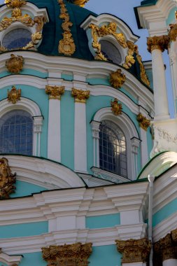 Kentin simgesi. Kyiv 'deki antik St. Andrew Kilisesi.