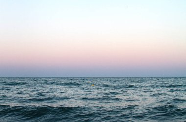 Bulgaristan 'da Temmuz ayında mavi günbatımı denizi