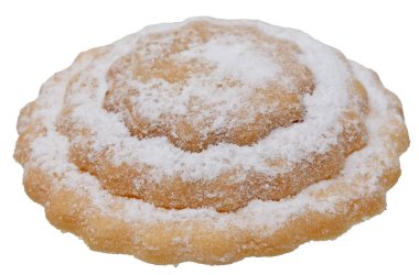 Beyaz arka planda pudra şekerli bisküvi. İzole edilmiş