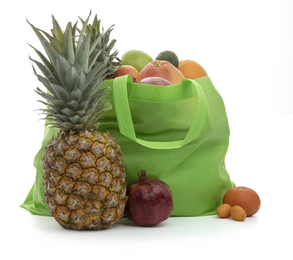 Świeże Owoce Zielonej Torbie Płótna Spożywczego — Zdjęcie stockowe