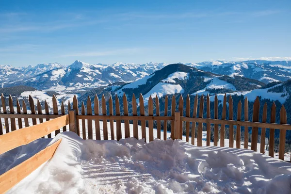 Uitkijkplaats Bij Skigebied Hartkaiser Berg Uitzicht Tiroolse Alpen Winterlandschap Oostenrijk — Stockfoto