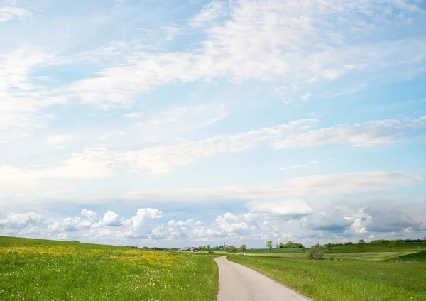 牧歌的な田園風景と青空の背景 ババリア テキストのコピースペース — ストック写真