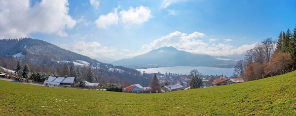 Pohled Kopce Turistické Letovisko Jezero Tegernsee Bavorské Krajinné Panorama Jaře — Stock fotografie