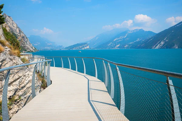 Krásná Cyklistická Stezka Ciclopista Del Garda Podél Jezera Gardasee Turistického — Stock fotografie