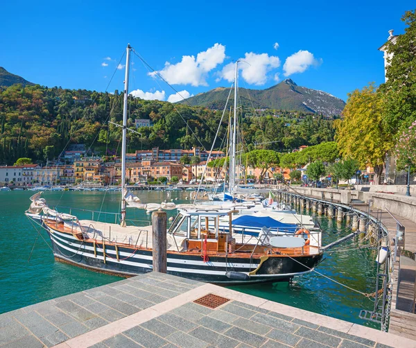 Sailboats Maderno Harbour Beautiful Lake Gardasee Italy Pictorial Tourist Resort — Stock Photo, Image