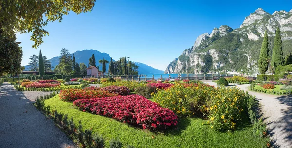 Pictorial Lakeside Park Riva Del Garda Tourist Resort Lake Gardasee — Stock Photo, Image