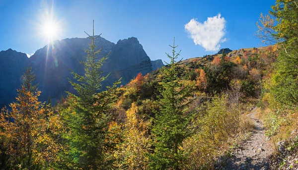 Krásná Turistická Stezka Horské Chatě Falkenhuette Malebná Podzimní Krajina Karwendelovy — Stock fotografie