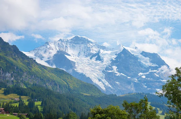有名なユングフラウヨッホ山氷河 ヴェンゲンからの眺め 高山の風景ベルネーゼ オーバーランド スイス — ストック写真