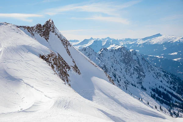 从Zeigersattel俯瞰冬季美丽的雪地高山 Oberstdorf旅游胜地 — 图库照片