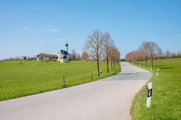 Lentelandschap Met Steegje Landweg Naar Bavariaanse Toeristische Bestemming Wildekerk Kapel — Stockfoto