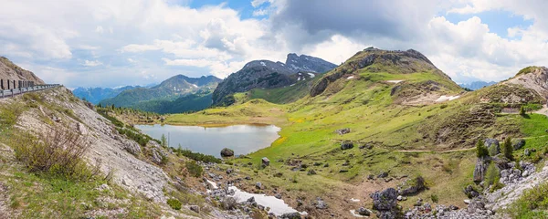 Lago Alpino Valparolasee Perto Estrada Valparolapass Paisagem Italiana Sul Tirol — Fotografia de Stock