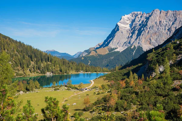 Utsikt Från Vandringsled Till Zugspitze Berg Och Sjö Seebensee Hösten — Stockfoto