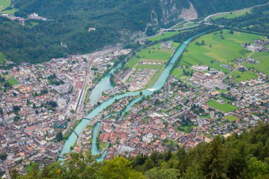Harder Kulm 'dan River Aare' e manzara, Interlaken, İsviçre, Bernese Oberland