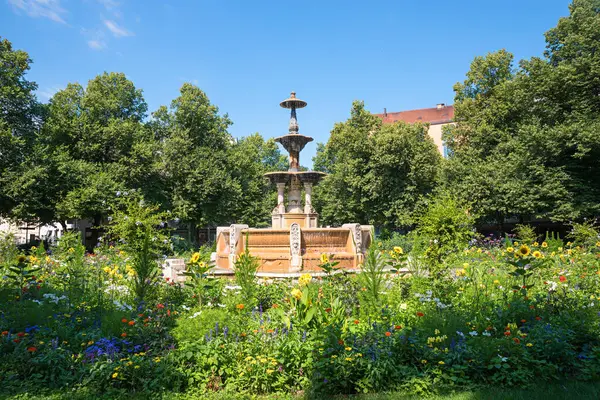 stock image pictorial city park Weissenburger Platz, district Haidhausen, summer landscape munich