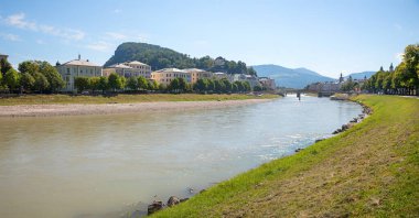 Salzach nehir kıvrımı, turizm merkezi Salzburg, Avustralya manzarası.