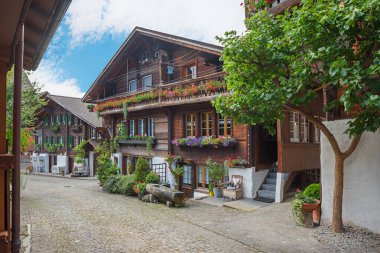 Tarihi Brunngasse Caddesi, Brienz İsviçre, Kanton Bernese Oberland 'deki güzel evler
