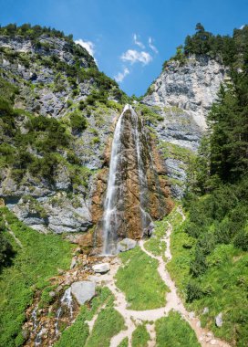 Şelale Dalfazer Wasserfall, Avustralya dağ manzarası Tyrol, yürüyüş varış yeri