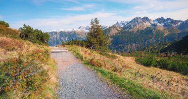 Fellhorn Dağı 'na yürüyüş yolu, orta istasyon, sonbahar manzarası allgau alpleri.