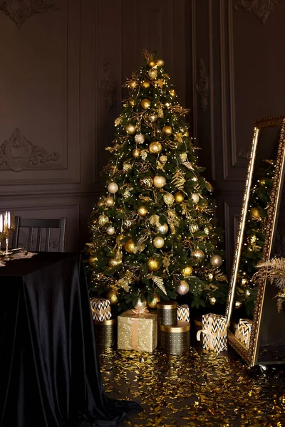 Luxury Christmas Tree Gold Gift Boxes Dark Interior — Stock Photo, Image
