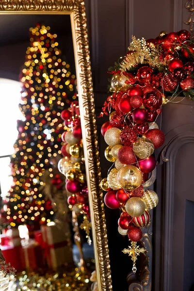 Close Balls Christmas Tree Bokeh Garlands Background New Year Christmas — Stock Photo, Image