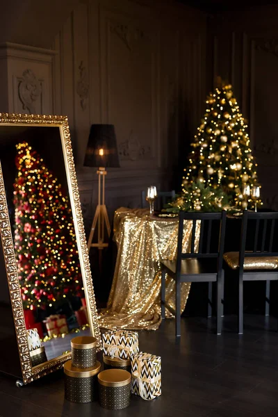 Interior Luxury Dark Living Room Decorated Christmas Tree Gifts — Stock Photo, Image