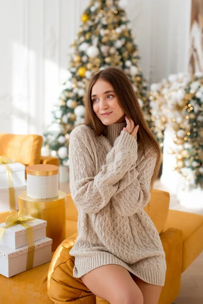 Happy Young Beautiful Woman Celebrating Christmas Girl Sweater Posing Background — Stock Photo, Image