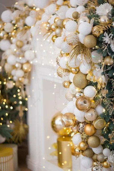 Close Balls Christmas Tree Bokeh Garlands Background New Year Christmas — Stock Photo, Image