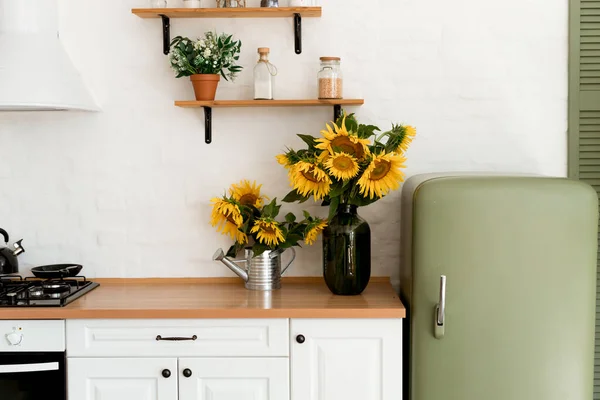 Vase Beautiful Yellow Sunflowers Kitchen — Stock Photo, Image