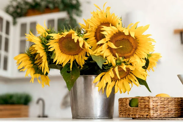 Bouquet Sunflowers Stand White Table Bright Kitchen — Stock Photo, Image