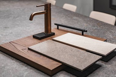 Mutfak musluğu ve bitirme malzemeleri seçenekleri