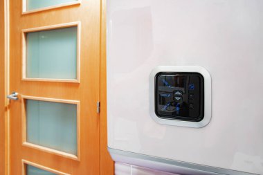 Gerçek ev koşullarında elektronik kazan kontrol paneli