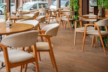 Şirin tasarımı olan bir kafeterya.