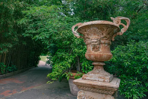 Stock image Old decorative vase in the garden next to bamboo