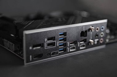 Ana kart panelinde USB 3.0 bağlantı noktası