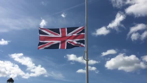 Флаг Великобритании Развевающийся Полу Мачте — стоковое видео