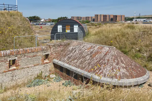 Batı Sussex, İngiltere 'deki Shoreham Limanı girişindeki eski kale..