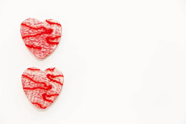 Süße Glasierte Kekse Herzform Mit Rotem Muster Auf Weißem Hintergrund — Stockfoto