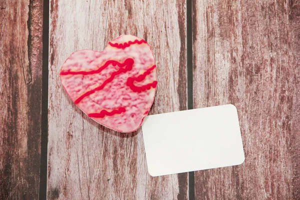 Süße Glasierte Plätzchen Herzform Mit Rotem Muster Und Einer Weißen — Stockfoto