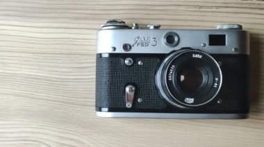 Antalya, Türkiye, 26 Şubat 2023. Eski Vintage Sovyet fotoğraf makinesi ve lens.