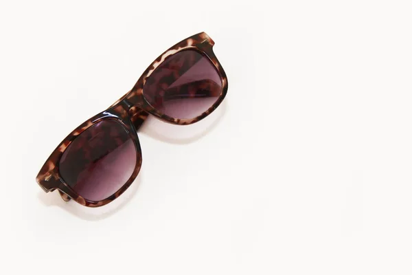 Óculos Sol Femininos Com Lentes Escuras Uma Moldura Plástico — Fotografia de Stock