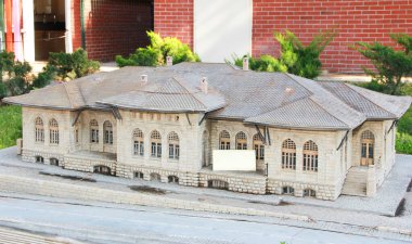 Antalya, Türkiye, 15 Mart 2023. Klasik Avrupa tarzında eski bir tarihi binanın yerleşimi