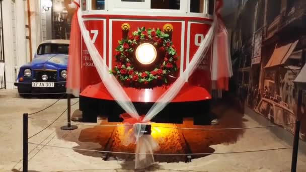 Antalya Turkiet Mars 2023 Gammal Sällsynt Röd Spårvagn Dekorerad Med — Stockvideo