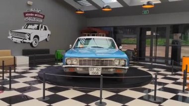 Antalya, Türkiye, 12 Nisan 2023. Yolcu taşımacılığı için klasik nadir yolcu vagonları