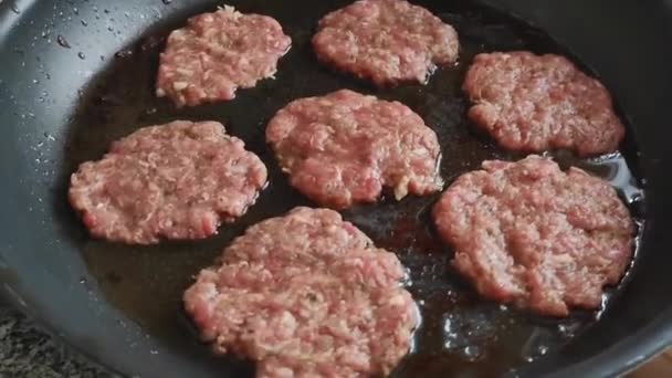 프라이팬에 기름을 쇠고기 — 비디오