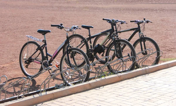 Black Sports Bike Parking Lot — Stock Photo, Image